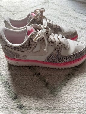 Nike - Air Force 1 - women’s  sneakers in Cream/Beige/Pink size 9.5